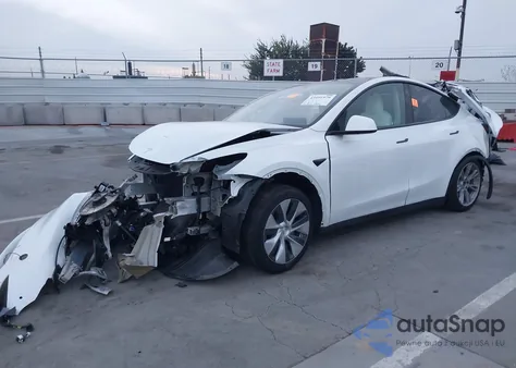 2022 Tesla Model Y Long Range Dual Motor All-Wheel Drive z USA, uszkodzony, nr VIN 7SAYGDEE5NF552504